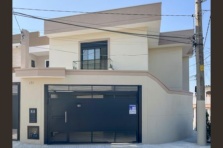 Casa à venda com 185m², 3 quartos e 2 vagasFachada + plaquinha