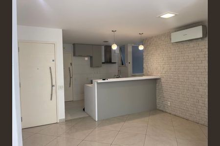 Apartamento para alugar com 3 quartos, 105m² em Leme, Rio de Janeiro