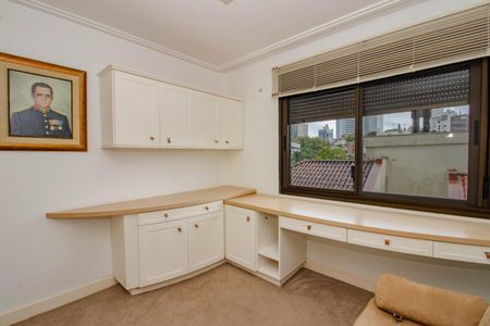 Quarto de apartamento à venda com 3 quartos, 144m² em Três Figueiras, Porto Alegre