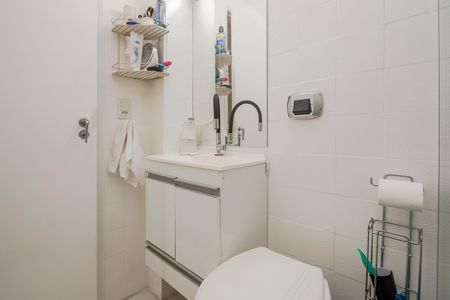 Apartamento à venda com 84m², 2 quartos e 1 vaga Apartamento à venda com 84m², 2 quartos e 1 vagaBanheiro