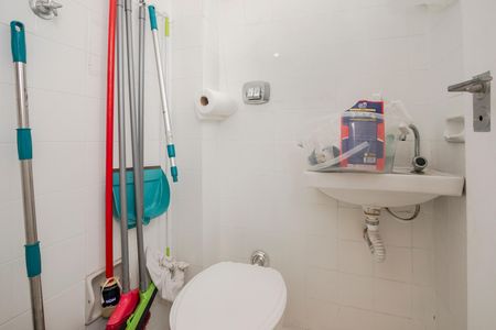 Apartamento à venda com 84m², 2 quartos e 1 vaga Apartamento à venda com 84m², 2 quartos e 1 vagaBanheiro de Serviço