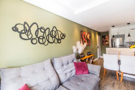 Sala  de apartamento à venda com 3 quartos, 80m² em Jardim Tupanci, Barueri