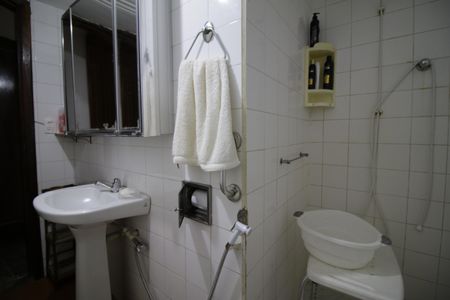 Casa de condomínio à venda com 350m², 5 quartos e 5 vagasBanheiro da casa 2