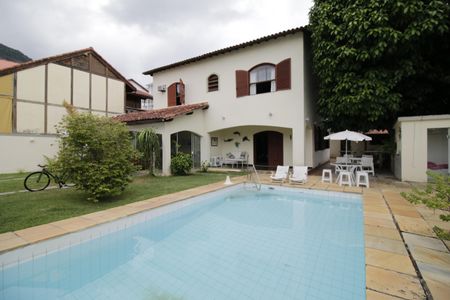 Casa de condomínio à venda com 350m², 5 quartos e 5 vagas Piscina