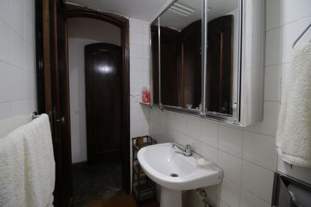 Casa de condomínio à venda com 350m², 5 quartos e 5 vagasBanheiro da casa 2