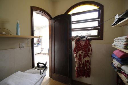 Casa de condomínio à venda com 350m², 5 quartos e 5 vagasQuarto da área de Serviço 