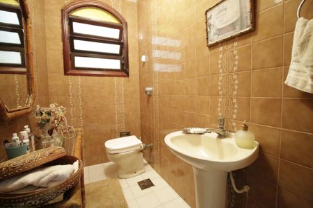Casa de condomínio à venda com 350m², 5 quartos e 5 vagasLavabo