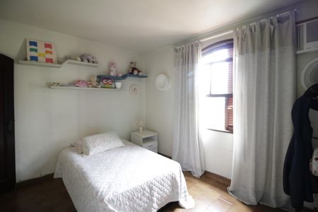 Casa de condomínio à venda com 350m², 5 quartos e 5 vagasQuarto 3