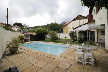 Casa de condomínio à venda com 350m², 5 quartos e 5 vagasPiscina