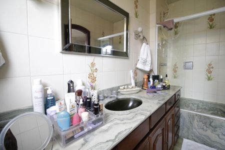 Casa de condomínio à venda com 350m², 5 quartos e 5 vagasBanheiro da Suíte 4