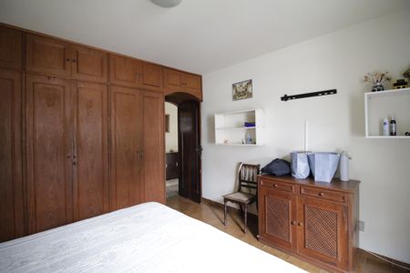 Casa de condomínio à venda com 350m², 5 quartos e 5 vagasQuarto 2