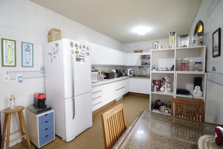 Casa de condomínio à venda com 350m², 5 quartos e 5 vagasCozinha