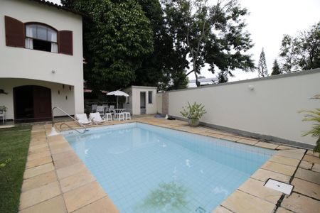 Casa de condomínio à venda com 350m², 5 quartos e 5 vagasPiscina