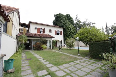 Casa de condomínio à venda com 350m², 5 quartos e 5 vagasFachada