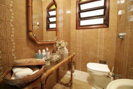 Casa de condomínio à venda com 350m², 5 quartos e 5 vagasLavabo