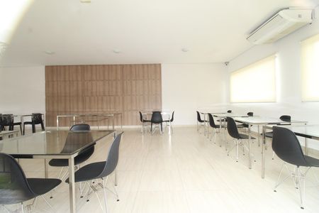 Apartamento para alugar com 43m², 2 quartos e 1 vagaÁrea comum - Salão de festas