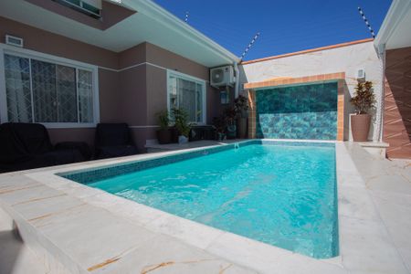 Casa para alugar com 248m², 3 quartos e 2 vagasPiscina