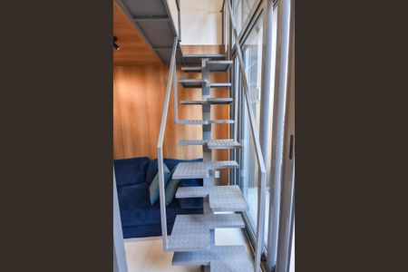 Studio à venda com 25m², 1 quarto e sem vaga Studio à venda com 25m², 1 quarto e sem vagaEscada