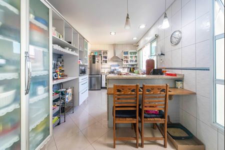 Casa para alugar com 450m², 4 quartos e 4 vagasCozinha 