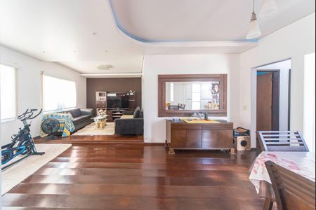 Casa para alugar com 450m², 4 quartos e 4 vagasSala