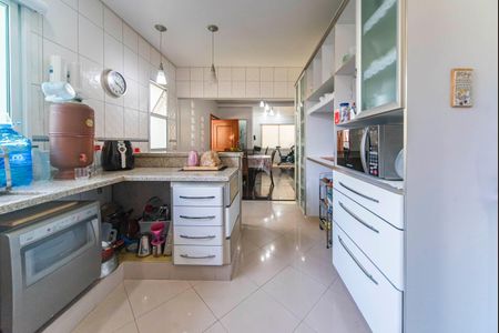 Casa para alugar com 450m², 4 quartos e 4 vagasCozinha 