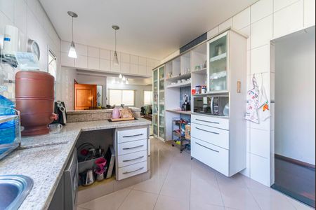 Casa para alugar com 450m², 4 quartos e 4 vagasCozinha 