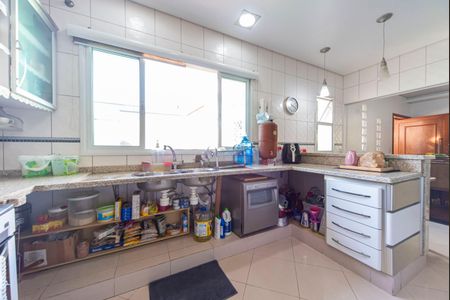 Casa para alugar com 450m², 4 quartos e 4 vagasCozinha 