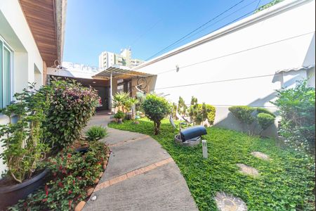 Casa para alugar com 450m², 4 quartos e 4 vagasJardim Frente