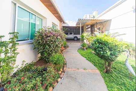 Casa para alugar com 450m², 4 quartos e 4 vagasJardim Frente