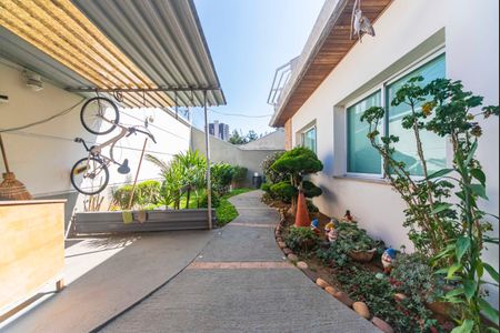 Casa para alugar com 450m², 4 quartos e 4 vagasJardim Frente