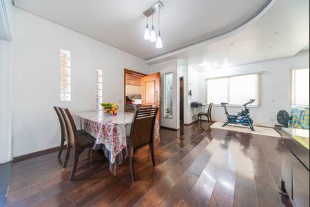 Casa para alugar com 450m², 4 quartos e 4 vagasSala