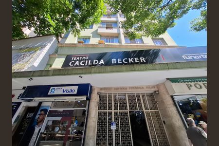 Apartamento para alugar com 71m², 2 quartos e sem vagaFachada e portaria