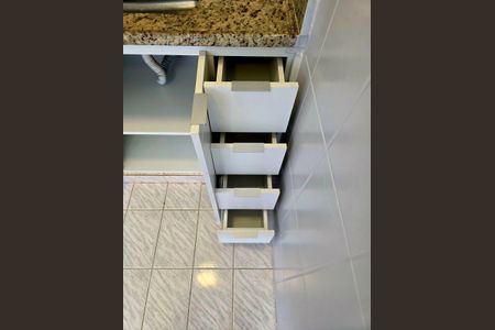 Cozinha de apartamento para alugar com 2 quartos, 58m² em Barra da Tijuca, Rio de Janeiro