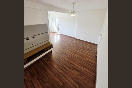 Sala de apartamento para alugar com 2 quartos, 58m² em Barra da Tijuca, Rio de Janeiro