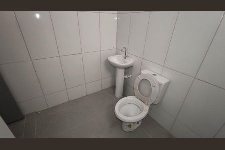 Banheiro de casa para alugar com 1 quarto, 33m² em Jardim Dayse, Ferraz de Vasconcelos