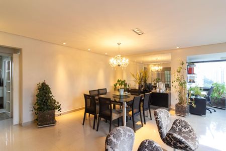 Apartamento à venda com 150m², 3 quartos e 2 vagas Apartamento à venda com 150m², 3 quartos e 2 vagasSala de estar