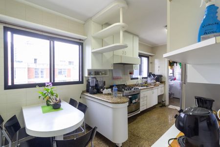 Apartamento à venda com 150m², 3 quartos e 2 vagas Apartamento à venda com 150m², 3 quartos e 2 vagasCozinha