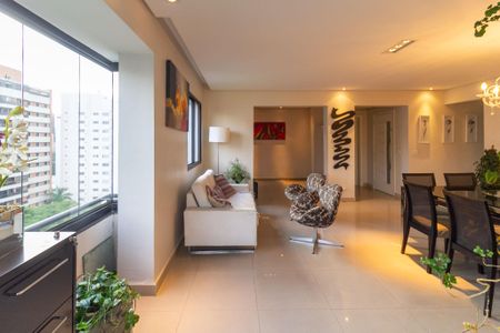 Apartamento à venda com 150m², 3 quartos e 2 vagas Apartamento à venda com 150m², 3 quartos e 2 vagasSala de estar
