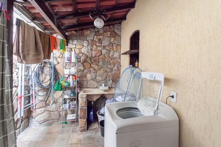 Casa à venda com 400m², 4 quartos e 3 vagasCasa 2 - Área de serviço