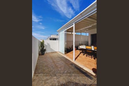 Apartamento à venda com 105m², 3 quartos e 1 vaga Apartamento à venda com 105m², 3 quartos e 1 vagaVaranda