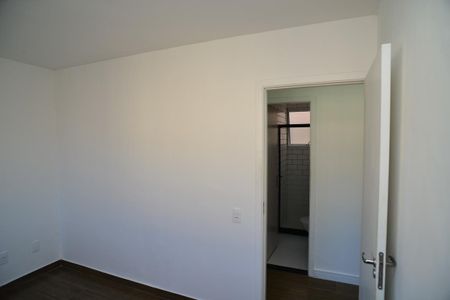 Quarto 1 de apartamento para alugar com 2 quartos, 41m² em Itanhangá, Rio de Janeiro