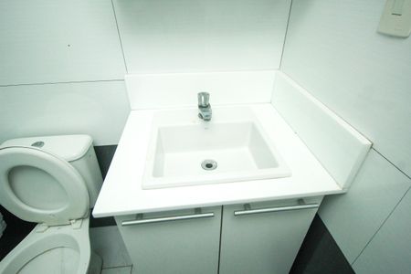 Apartamento à venda com 60m², 3 quartos e 1 vaga Apartamento à venda com 60m², 3 quartos e 1 vagaBanheiro