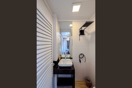 Casa de condomínio à venda com 110m², 2 quartos e sem vaga Casa de condomínio à venda com 110m², 2 quartos e sem vagaBanheiro de serviço