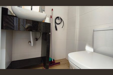 Casa para alugar com 110m², 2 quartos e sem vaga Casa para alugar com 110m², 2 quartos e sem vagaBanheiro de Serviço