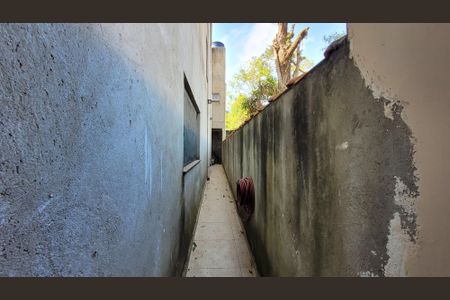 Casa de condomínio para alugar com 250m², 3 quartos e 2 vagas Casa de condomínio para alugar com 250m², 3 quartos e 2 vagasCorredor externo
