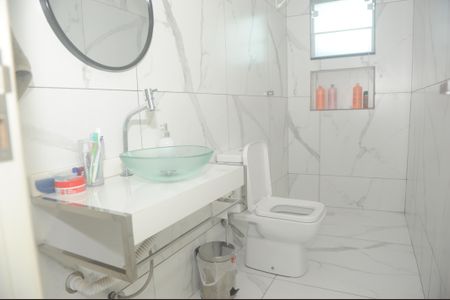 Casa de condomínio para alugar com 250m², 3 quartos e 2 vagasBanheiro Social