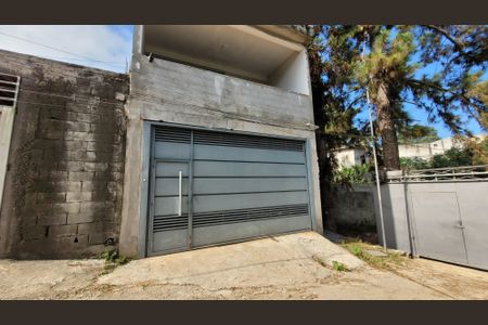 Casa de condomínio para alugar com 250m², 3 quartos e 2 vagas Casa de condomínio para alugar com 250m², 3 quartos e 2 vagasFachada