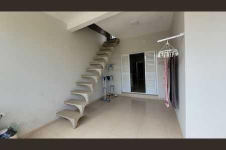 Casa de condomínio para alugar com 250m², 3 quartos e 2 vagas Casa de condomínio para alugar com 250m², 3 quartos e 2 vagasSuite - Varanda