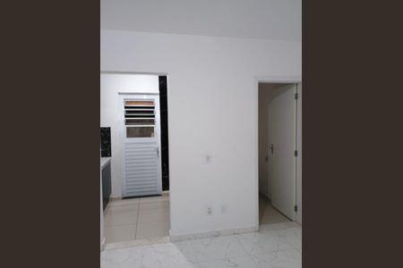 Sala de casa de condomínio para alugar com 2 quartos, 49m² em Aguassai, Cotia