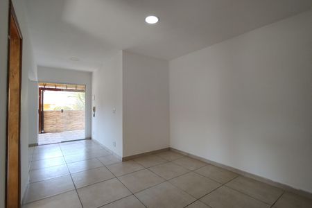 Casa de condomínio para alugar com 75m², 2 quartos e sem vagaSala